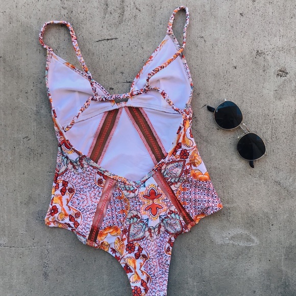 Princess Polly Some Days Lovin’ One Piece - Picture 5 of 8